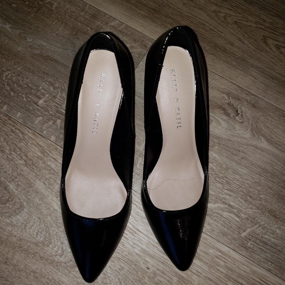 Kelly & Katie black pumps